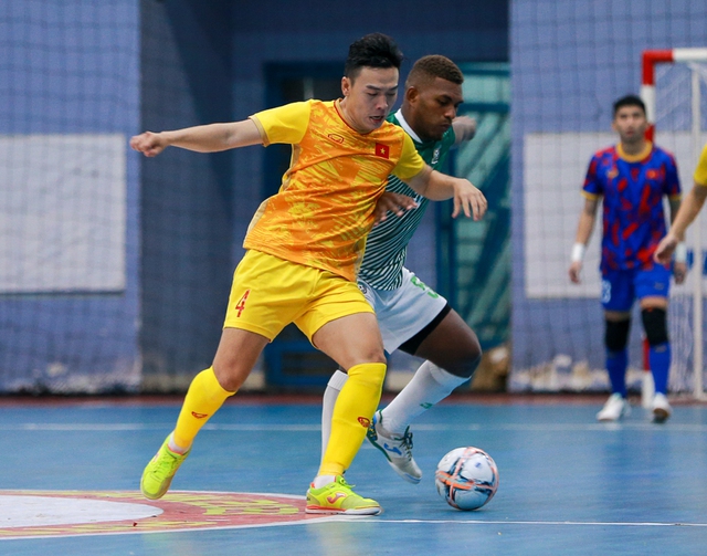 Đội tuyển futsal Việt Nam tiếp tục thắng đội Solomon 5-0 trước khi sang Nam Mỹ - Ảnh 1.