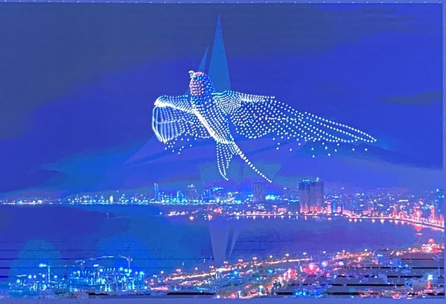 'Bữa tiệc' ánh sáng của 1.653 thiết bị bay không người lái tại Festival biển Nha Trang  - Ảnh 1.