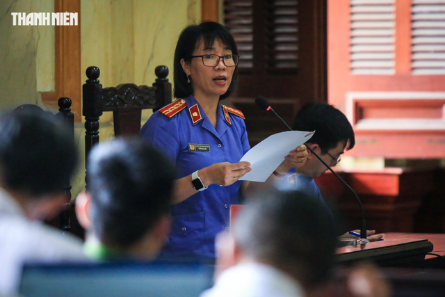 Cựu công an buôn lậu Hoàng Duy Tiến bị đề nghị cao nhất 16 năm tù - Ảnh 1. Cựu công an buôn lậu Hoàng Duy Tiến bị đề nghị cao nhất 16 năm tù - Ảnh 1.