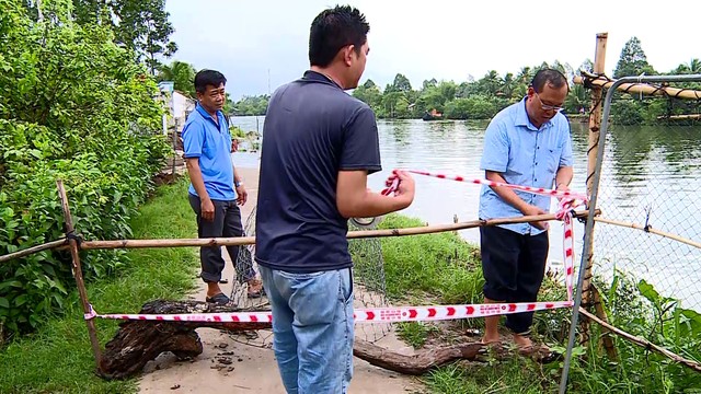 Sạt lở nghiêm trọng tại doi Thừa Thiên, 3 căn nhà có nguy sụp xuống sông - Ảnh 2.