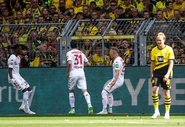 Borussia Dortmund dâng chức vô địch Bundesliga cho Bayern Munich - Ảnh 1.