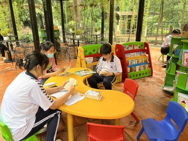 Thảo Cầm Viên Sài Gòn khai trương khu đọc sách miễn phí - Ảnh 1.
