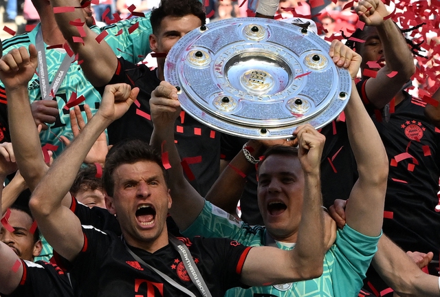 Bayern Munich sa thải 2 lãnh đạo chỉ vài phút sau khi đoạt chức vô địch Bundesliga - Ảnh 2.