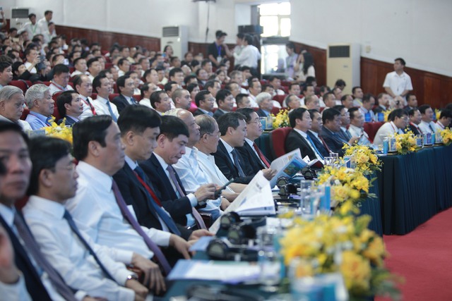 Chủ tịch Quốc hội Vương Đình Huệ dự hội nghị công bố quy hoạch tỉnh Hà Tĩnh - Ảnh 2.