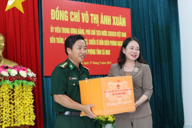 Phó Chủ tịch nước Võ Thị Ánh Xuân đến thăm đồn biên phòng tại Cà Mau - Ảnh 2.