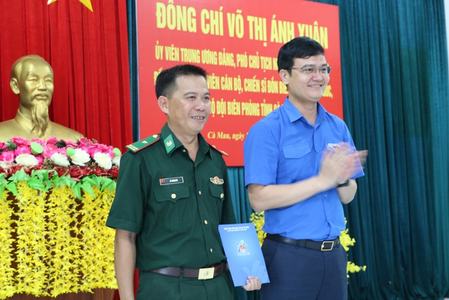 Phó Chủ tịch nước Võ Thị Ánh Xuân đến thăm đồn biên phòng tại Cà Mau - Ảnh 4.