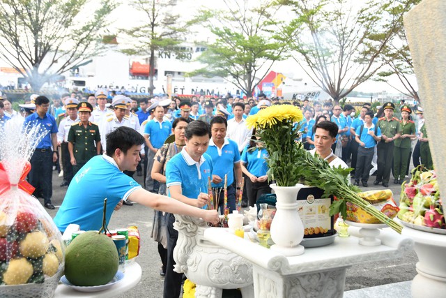 Chuyến tàu Hội Sinh viên lần đầu đến với Trường Sa - Ảnh 4.