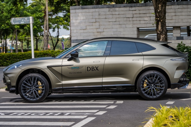 'Soi' Aston Martin DBX707 - siêu xe SUV giá 22 tỉ đồng tại Việt Nam   - Ảnh 13.