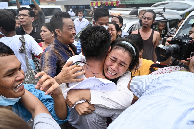 Myanmar ân xá hơn 2.000 tù nhân sau chuyến thăm của Ngoại trưởng Trung Quốc - Ảnh 2.