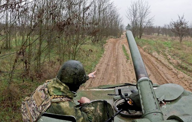 Nga đang chịu áp lực lớn về vũ khí cho chiến dịch ở Ukraine? - Ảnh 1.