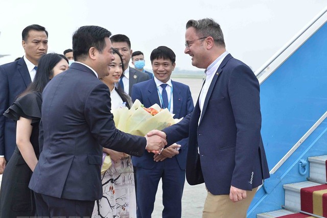 Thủ tướng Luxembourg đến Hà Nội, bắt đầu chuyến thăm chính thức Việt Nam - Ảnh 2.