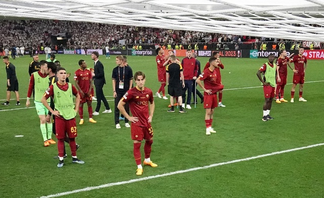 Đánh bại AS Roma trên chấm phạt đền, Sevilla nối dài kỷ lục vô địch Europa League - Ảnh 3.