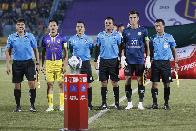 CLB Hà Nội phải bảo vệ an tuyệt đối cho trọng tài trận nóng gặp đội Nam Định - Ảnh 1.