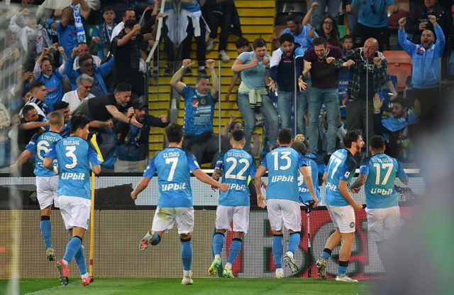 Napoli giành chức vô địch Serie A đầu tiên sau 33 năm - Ảnh 6.