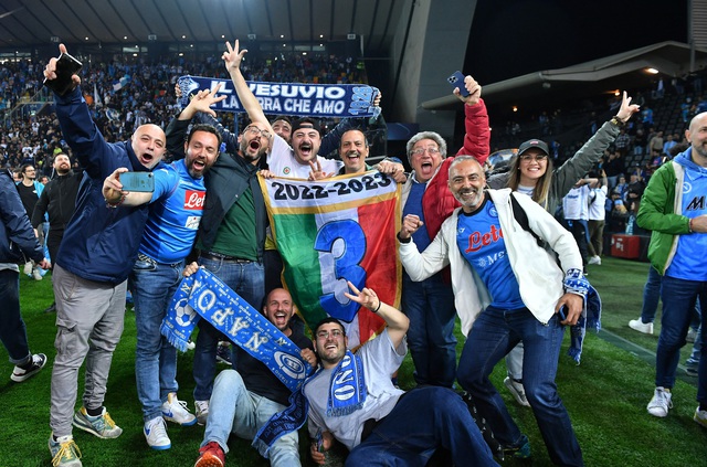Napoli giành chức vô địch Serie A đầu tiên sau 33 năm - Ảnh 7.