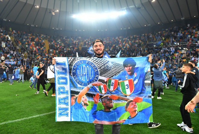 Napoli giành chức vô địch Serie A đầu tiên sau 33 năm - Ảnh 8.