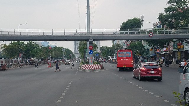 'Ngó lơ' cầu, hầm đi bộ: 'Qua đường như vậy giống như tự sát' - Ảnh 1.