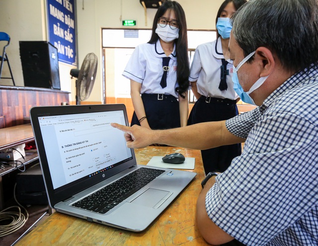 Ngày đầu đăng ký dự thi tốt nghiệp THPT: Học sinh được hỗ trợ tối đa - Ảnh 3.