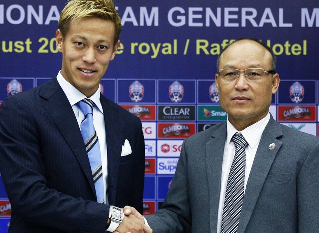 Tướng Sao Sokha được đề nghị tiếp tục làm Chủ tịch Liên đoàn Bóng đá Campuchia - Ảnh 1.