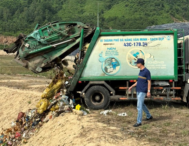 Đà Nẵng: Vận hành hộc rác số 6, giảm tải cho bãi rác Khánh Sơn - Ảnh 1.
