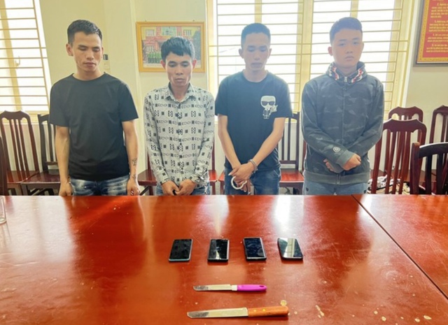 4 thanh niên đồng hương Tuyên Quang dùng dao đe doạ 3 người Trung Quốc để cướp - Ảnh 1.