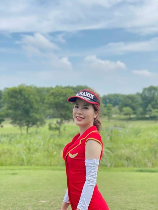 Điểm mặt những set đồ &quot;kẹo ngọt&quot; của nàng bánh bèo trên sân Golf - Ảnh 4.