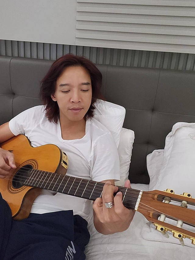 Việt Hương nghẹn ngào nhớ Chí Tài khi nhìn kỷ vật của đàn anh - Ảnh 2. Việt Hương nghẹn ngào nhớ Chí Tài khi nhìn kỷ vật của đàn anh - Ảnh 2.