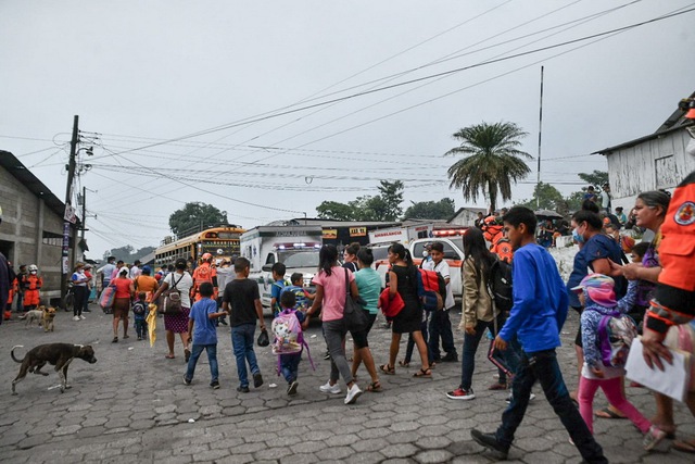 Guatemala sơ tán gấp hơn 1.000 người vì núi lửa phun dữ dội - Ảnh 1.