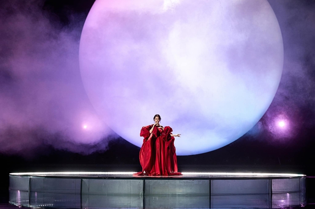 Chiếc váy ‘hoa hồng’ siêu đặc biệt của Chi Pu tại sân khấu quốc tế
 - Ảnh 2.