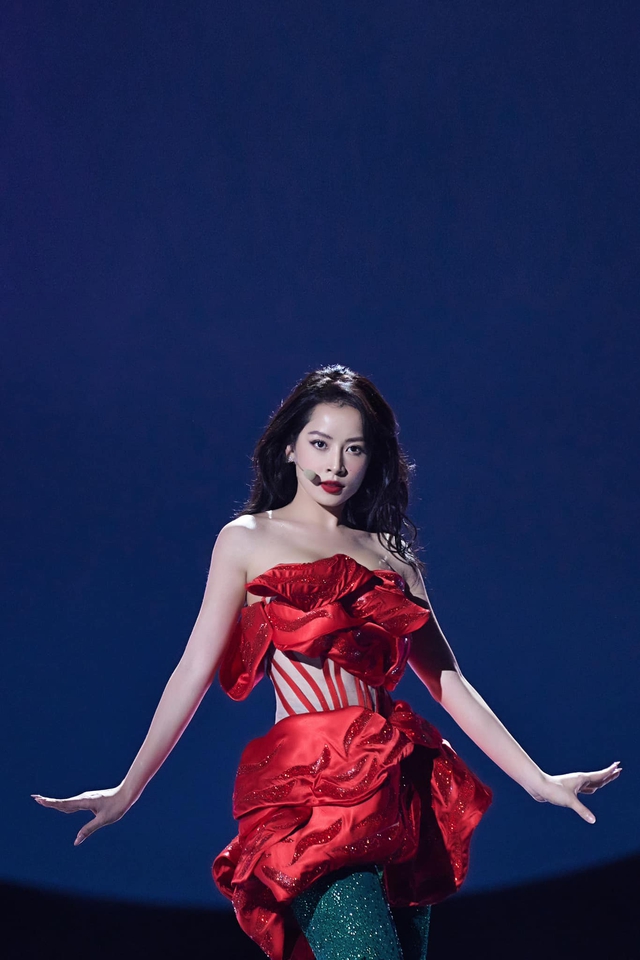 Chiếc váy ‘hoa hồng’ siêu đặc biệt của Chi Pu tại sân khấu quốc tế
 - Ảnh 5.