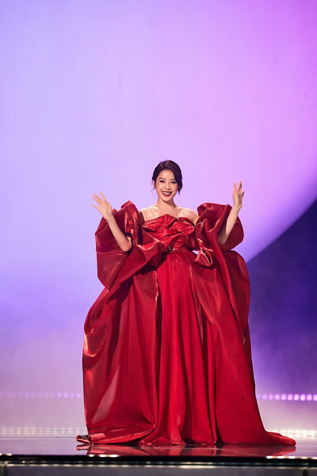 Chiếc váy ‘hoa hồng’ siêu đặc biệt của Chi Pu tại sân khấu quốc tế
 - Ảnh 3.