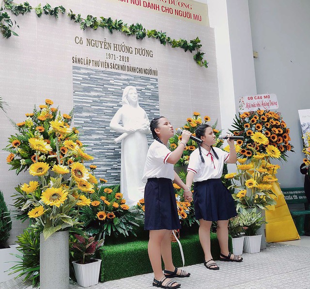 Đặt tượng cô Nguyễn Hướng Dương, sáng lập Thư viện sách nói dành cho người mù - Ảnh 4.