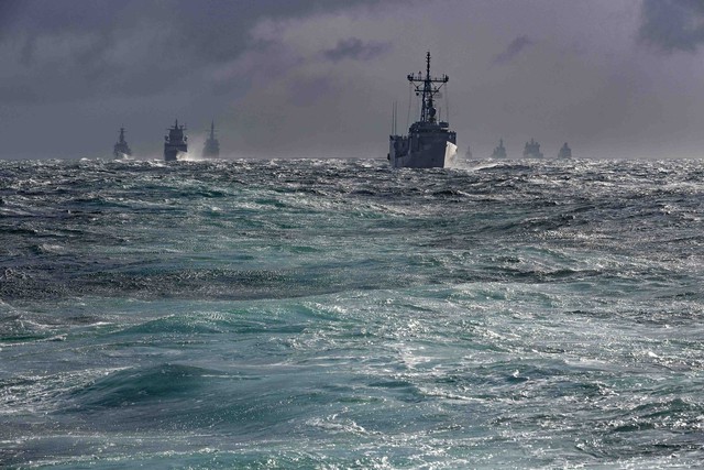 NATO rèn luyện kỹ năng săn tàu ngầm ngay trên ‘sân sau’ Nga - Ảnh 1.