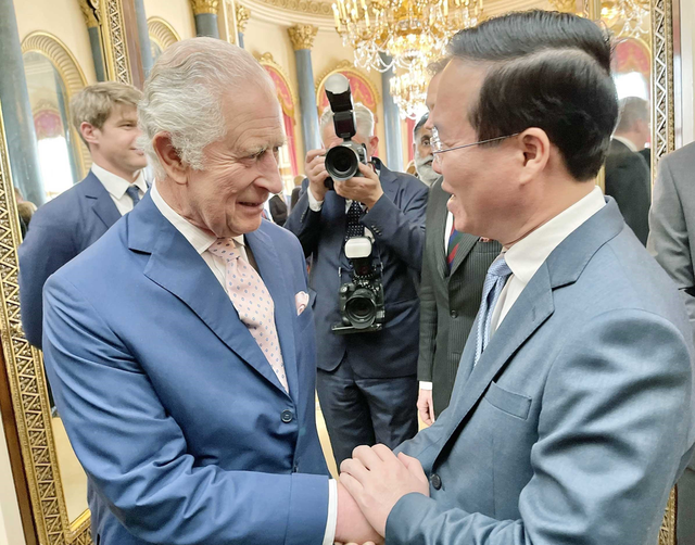 Vua Anh Charles III chính thức đăng quang - Ảnh 2.