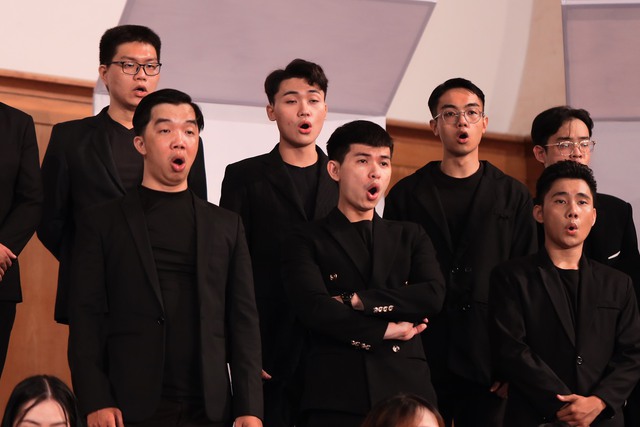 Dàn Hợp xướng Sài Gòn – Saigon Choir thăng hoa với 'Đêm nhạc đặc biệt Thank you' - Ảnh 3.