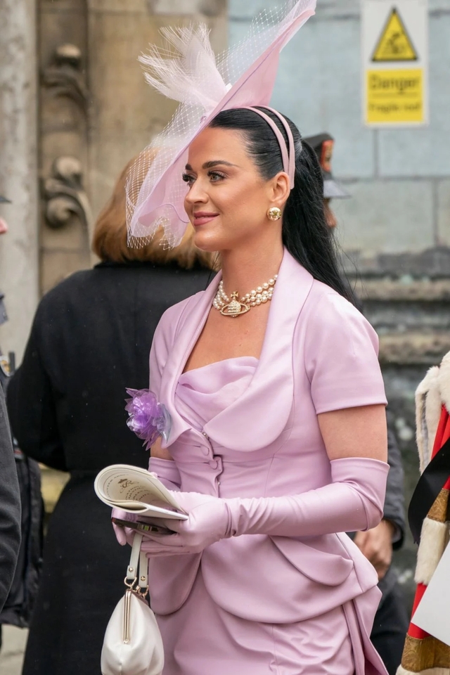 Katy Perry và những vị khách sành điệu nhất trong lễ đăng quang của Vua Charles III - Ảnh 1.