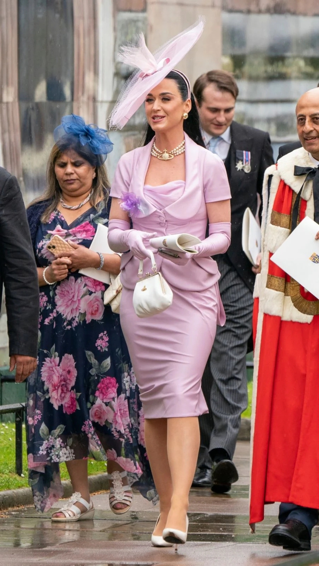 Katy Perry và những vị khách sành điệu nhất trong lễ đăng quang của Vua Charles III - Ảnh 2.