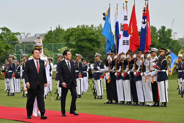Thủ tướng Nhật thăm Hàn Quốc lần đầu trong 12 năm, hai bên đạt nhiều thỏa thuận - Ảnh 2.