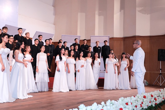 Dàn Hợp xướng Sài Gòn – Saigon Choir thăng hoa với 'Đêm nhạc đặc biệt Thank you' - Ảnh 7.