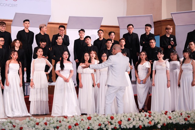 Dàn Hợp xướng Sài Gòn – Saigon Choir thăng hoa với 'Đêm nhạc đặc biệt Thank you' - Ảnh 2.
