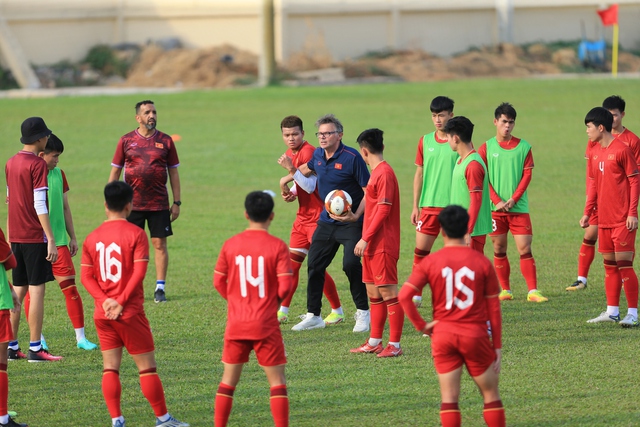 Đội hình U.22 Việt Nam đấu U.22 Malaysia: HLV Troussier thay đổi bất ngờ (chờ) - Ảnh 2.