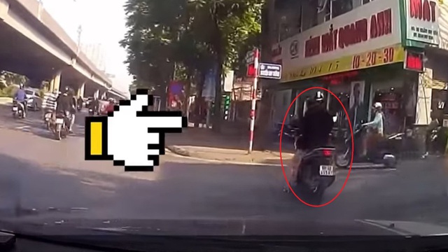 Bó tay ‘nữ ninja’ lái xe máy đứng giữa ngã ba… để nghe điện thoại - Ảnh 2.