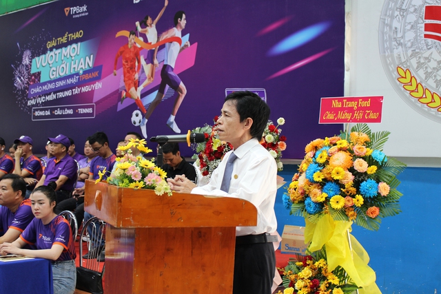 Ông Đỗ Trọng Thảo - Phó giám đốc phụ trách Ngân hàng Nhà nước - Chi nhánh Khánh Hòa phát biểu tại lễ khai mạc  ảnh: Ngọc Phúc