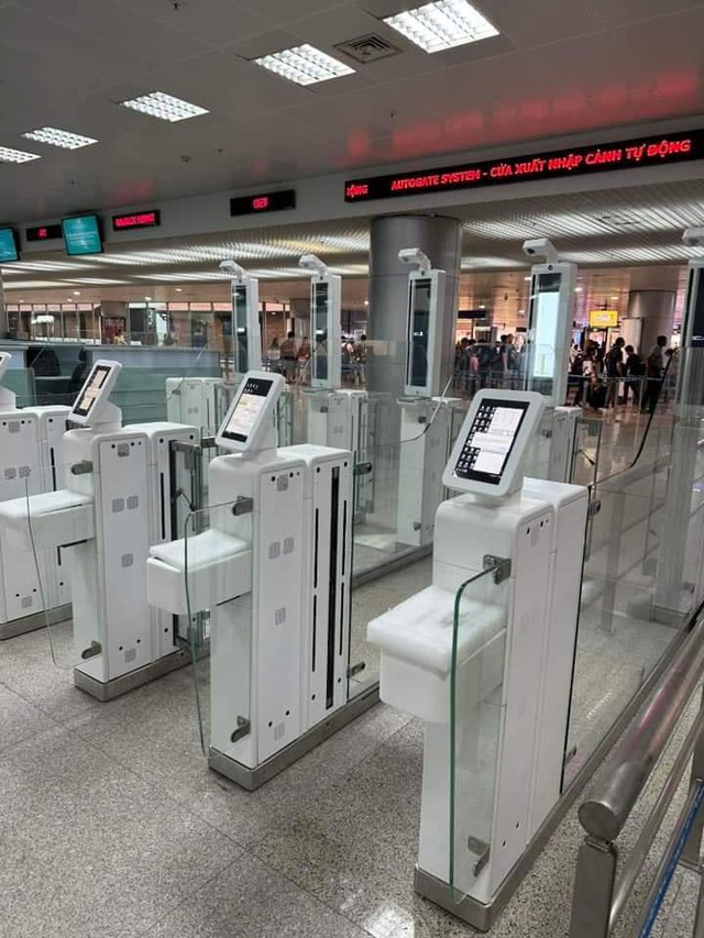 Tân Sơn Nhất sắp có làn xuất nhập cảnh dùng scan passport riêng cho người Việt - Ảnh 1.