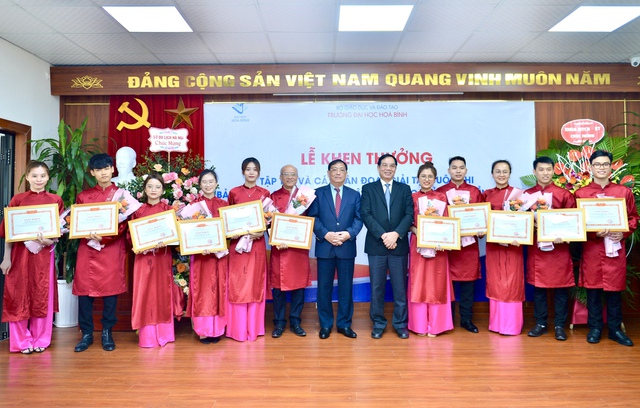 Nam sinh vượt nghèo khó, giúp Việt Nam đoạt giải quốc tế về bảo tồn di sản - Ảnh 3.