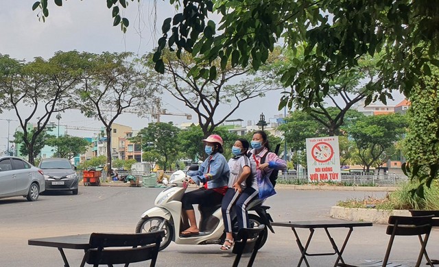 Nguy hiểm gì khi đi học giữa trời nắng nóng như thiêu đốt? - Ảnh 3.