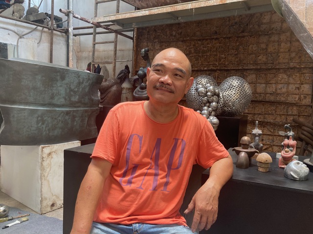 Điêu khắc gia Hoàng Tường Minh kể chuyện 'Áp lực ngược' bằng đá và...kim loại - Ảnh 6.