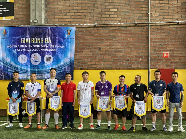 Thanh niên sinh viên Việt Nam tổ chức giải bóng đá ở Barcelona - Ảnh 1.