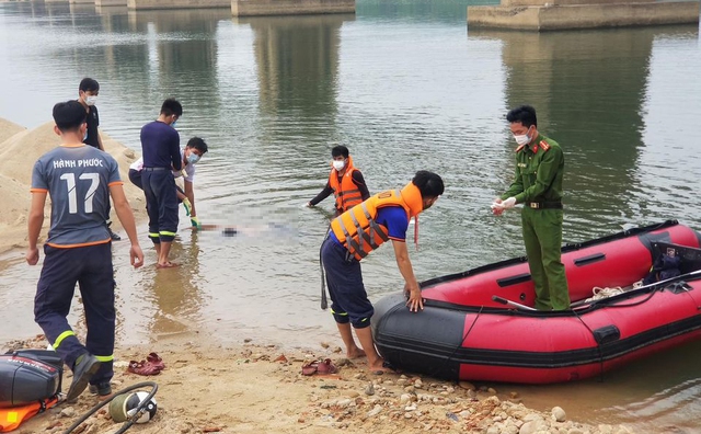 Quảng Ngãi: Phát hiện 1 thi thể nam giới trôi trên sông Trà Khúc - Ảnh 1.