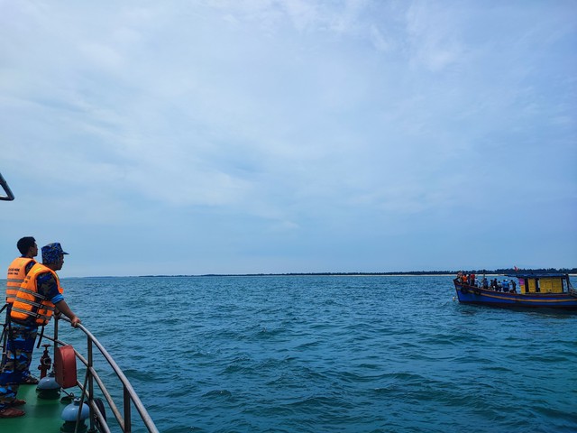 Phát hiện thi thể ngư dân Quảng Bình mất tích, trôi dạt vào vùng biển Quảng Trị - Ảnh 2.